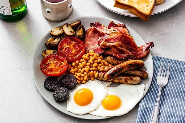 İngilizlerin meşhur fasulyeli, sosisli, yumurtalı kahvaltısını bilmeyen yoktur.