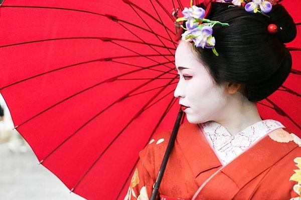 Geyşalık eğitiminin günümüzde Japon olmayan kadınlar tarafından alındığı da biliniyor.