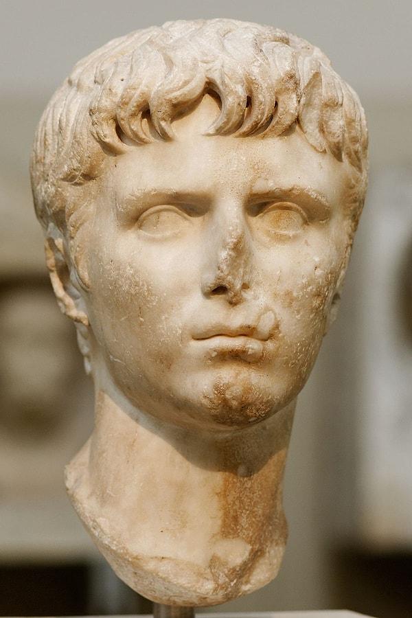 Sezar'ın MÖ 44'te öldürülmesinden sonra Gaius Julius Juba'nın velayeti Augustus'a ve ardından Octavia'ya geçti.