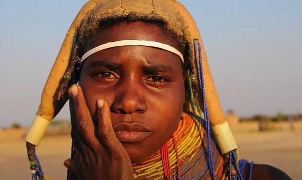 9. Angola ve Namibya'daki bazı kabileler, bu göz alıcı saç modelleriyle meşhurlar...