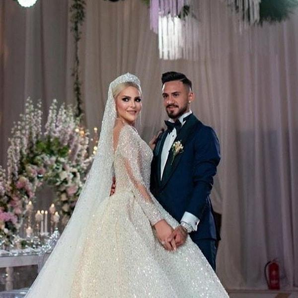 Ve uzun süre aşk yaşadığı futbolcu Gökhan Çıra ile 2019 yılında evlendi.