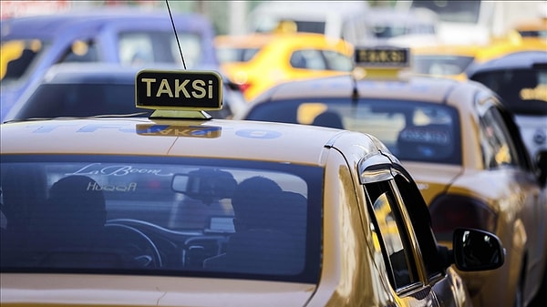 Aksu bu kez sosyal medya ihbarlarıyla taksicilere haksız cezalar kesildiğini savundu ve araç içinde kayıt almanın şoför iznine tabi olması gerektiğini dile getirdi.