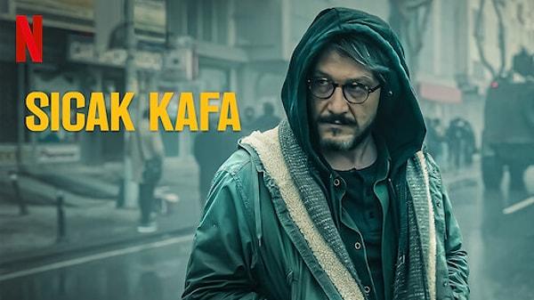 Sıcak Kafa 2 Aralık'ta Netflix'te yayınlandı. Dizinin oyuncu kadrosunda Osman Sonant, Hazal Subaşı, Şevket Çoruh, Gonca Vuslateri, Haluk Bilginer ve daha birçok başarılı oyuncu yer alıyor.
