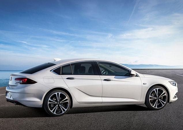 Listino prezzi Opel Insignia dicembre 2022