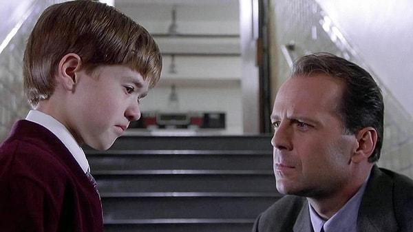 3. The Sixth Sense / Altıncı His (1999) - IMDb: 8.2