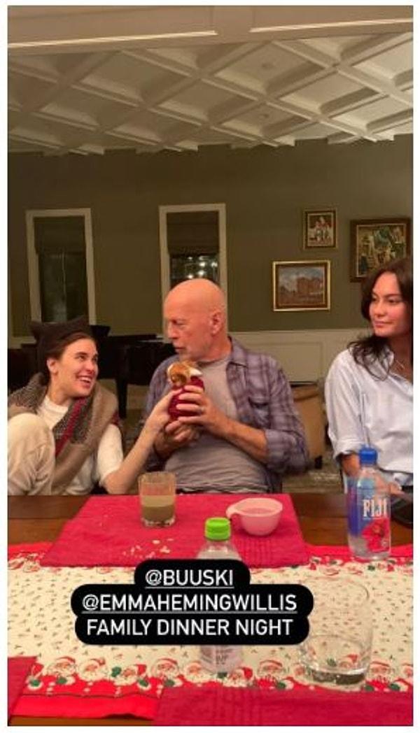 Bruce Willis ve Emma Heming'in yer aldığı akşam yemeği fotoğrafında, sevilen aile bir harika görünüyor!