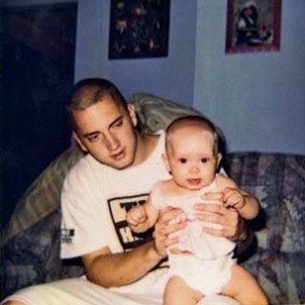Bu hikayeden bizim hayatımıza dahil olan isim ise Hailie Jade oldu. Eminem'in hayatını adadığı, sevgisini anlatmak için şarkılar yazdığı o küçük kızı Hailie.