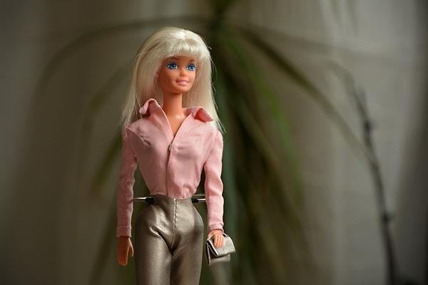10. Barbie bebeğin tam adı  Barbara Millicent Roberts'dır.