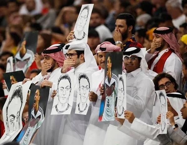Dünya Kupası'nda yer almamasına rağmen Katar'da sık sık adı anılan Mesut Özil, eski takım arkadaşı Cristiano Ronaldo'ya destek verdi.