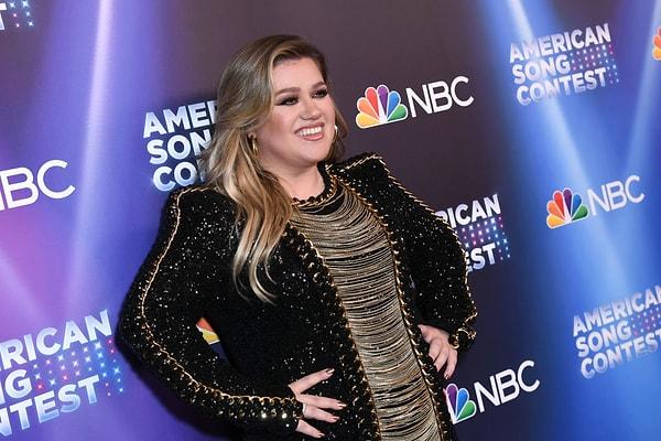 How Much Does Kelly Clarkson Make on Her Tours?