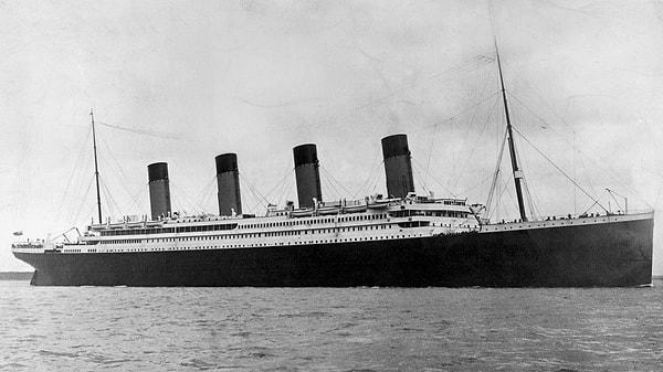 İlk olarak Titanic hakkında küçük bir bilgi turu yapıp hafızamızı yenileyelim.