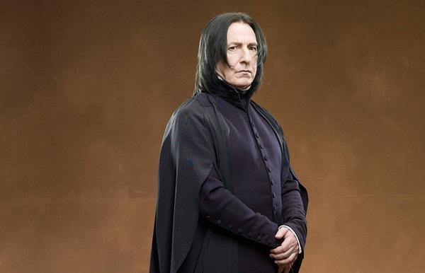 4. 'Harry Potter' filminde Snape'i canlandıran Alan Rickman, kostümünün tasarlanmasında yardımcı olmuş...