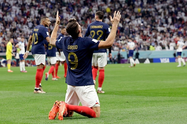 Fransa Milli Takımı'nın en golcü futbolcusu Olivier Giroud 78. dakikada kafa vuruşuyla sahne alarak Fransa'yı 2-1 öne geçirdi.