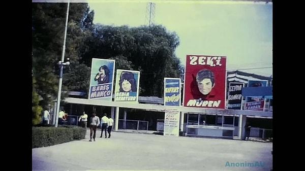 İzmir Fuarı öyle bir yer ki, içindeki Lunapark gibi eğlence alanlarını geçersek ülkenin en ünlü şarkıcılarının sahne aldığı gazinoya ev sahipliği yaptı yıllarca.