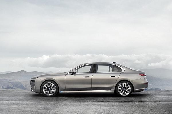 BMW i7 xDrive60, ön ve arka akslarda yer alan iki elektrik motordan güç alıyor.