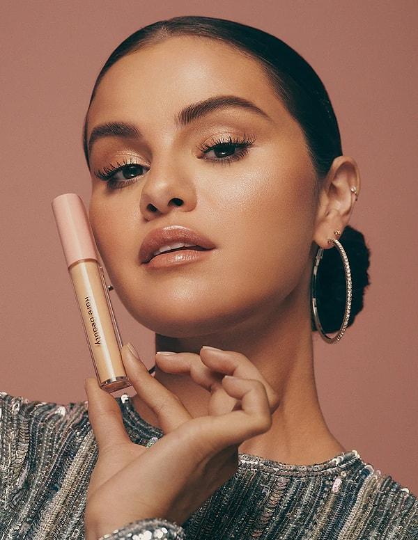 Fakat Selena Gomez'in, 2 milyar $ değer biçilen viral kozmetik markası Rare Beauty’i satmayı düşündüğü söyleniyor. Business of Fashion'ın kaynaklarına göre, aktris-şarkıcı kozmetik şirketine gelen teklifleri değerlendirmek üzere danışmanlarla anlaşmış...