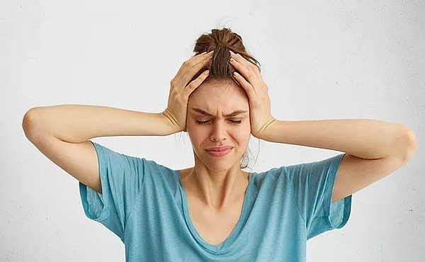 Baş ağrısı neredeyse herkesin yaşadığı bir rahatsızlık. Baş ağrıları bazen kısa dönemli bazen de uzun dönemli olarak ortaya çıkabiliyor.