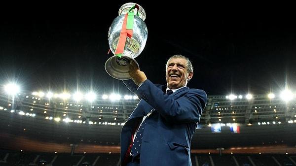 Portekiz Milli Takımı'nda 8 yıl görev yapan 68 yaşındaki teknik adam, 2016'da Avrupa Şampiyonası'nı, 2019'da ise Uluslar Ligi'ni kazanmıştı.