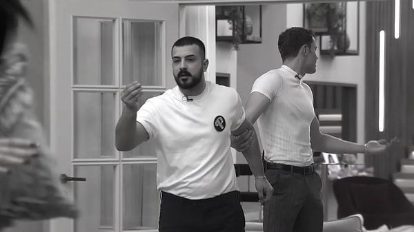 Tolga, Oğulcan'ı zor tutuyor. Bakalım, Kısmetse Olur: Aşkın Gücü 6. bölümde bizi hangi kavgalar, kalp kırıklıkları ve çarpıcı ilişkiler bekliyor...