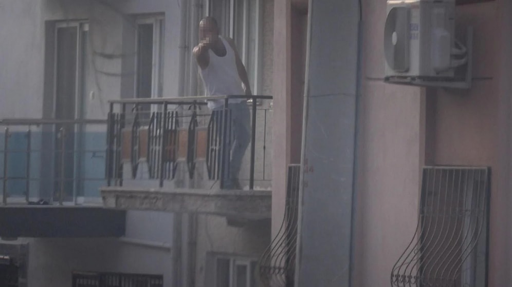 İzmir’de Korku Dolu Anlar: Karısını Bıçakla Rehin Aldı