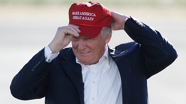 MAGA olarak kısaltılan 'Make America Great Again' (Amerika'yı Yeniden Harika Yap) cümlesi, 2016 yılında ABD Başkanı seçilen Donald Trump ve sevenlerinin 2020 seçimleri için kullandığı bir slogandı.