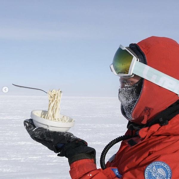 Cyprien Verseux Antartika'da çalışmalarını yürütürken sıcaklık -80 dereceye düşmüş.