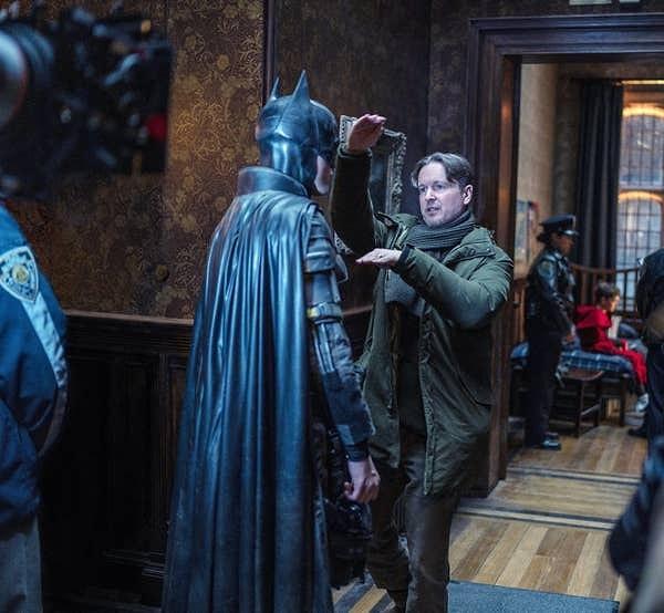 12. Batman çekimlerinde yönetmen Matt Reeves, Robert Pattinson'a ilginç bir görünüş tüyosu verirken;