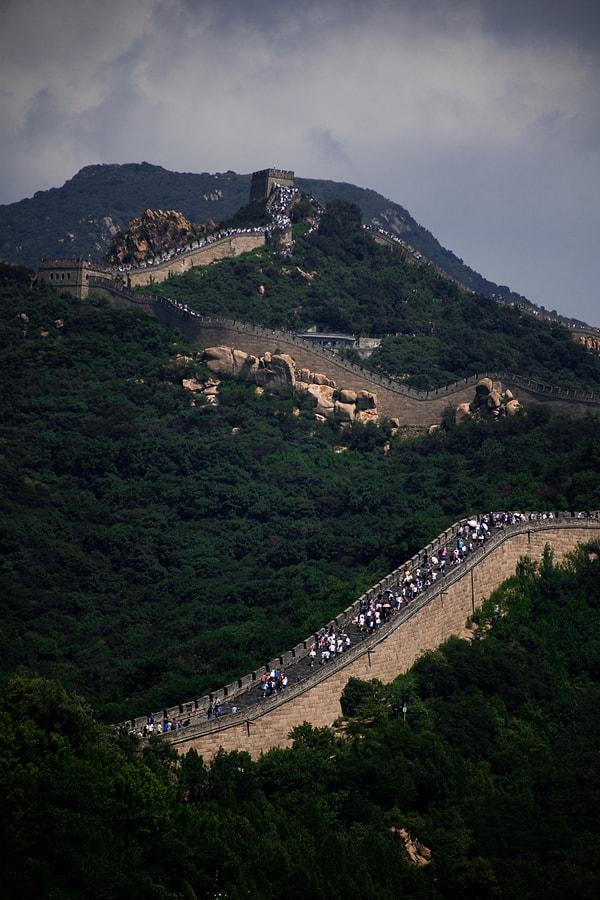 Çin Seddi birçok spor aktivitesine ev sahipliği yapar. Örneğin 1987 tarihinde İngiliz maratoncu William Lindesay duvar üzerinde tek başına 2400 km'lik bir koşu gerçekleştirmiştir.