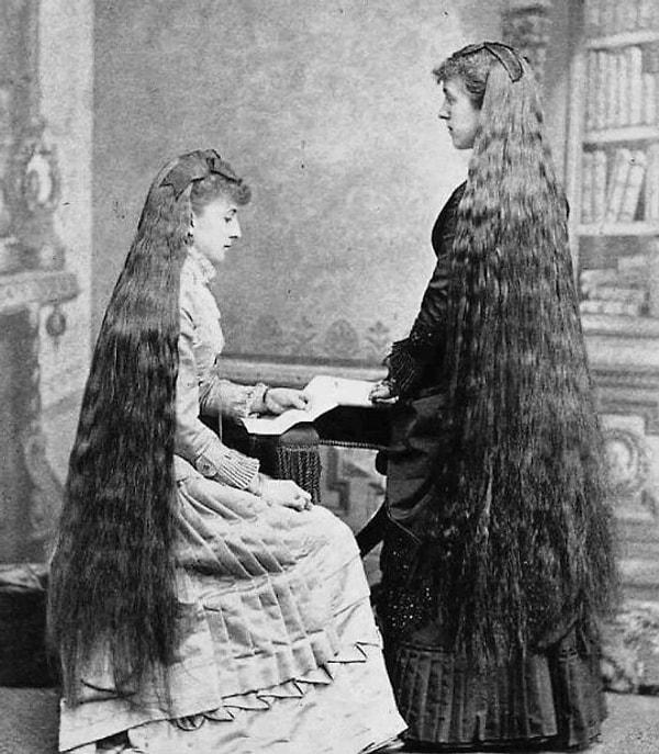 13. Victoria döneminde, saçlar bir kadının en önemli özelliği olarak görülüyordu. Ne kadar uzunsa, o kadar statüsü ve kadınlığı yüksek olduğu anlamına geliyordu.