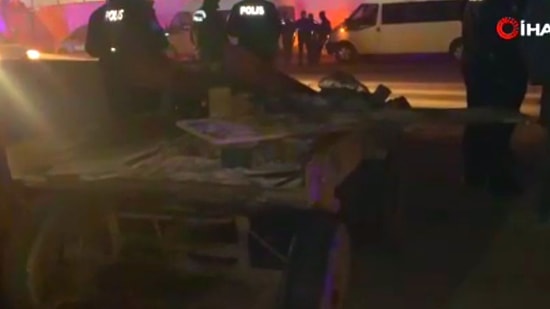 Elektrik Direğini Çaldılar, Polise Yakalanacaklarını Anlayınca Atla Kaçtılar!