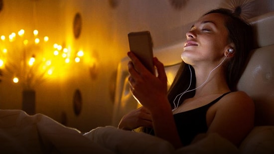 Bir Türlü Uyuyamadığınız Gecelerde Size Eşlik Edecek 12 Ruhunuzu Dinlendiren Şarkı