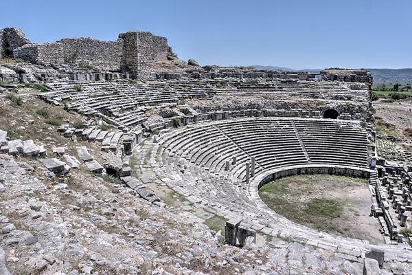 Milet şehri, arkeolojik kalıntılarında sergilediği gibi uzun ve zengin bir tarihe sahip.