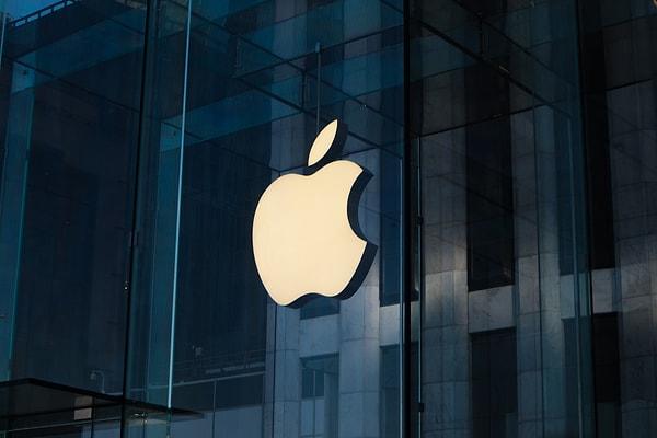 Apple 355.1 milyar dolarla listenin zirvesinde ve bu rakam tarihin en yüksek değeri olarak öne çıktı.