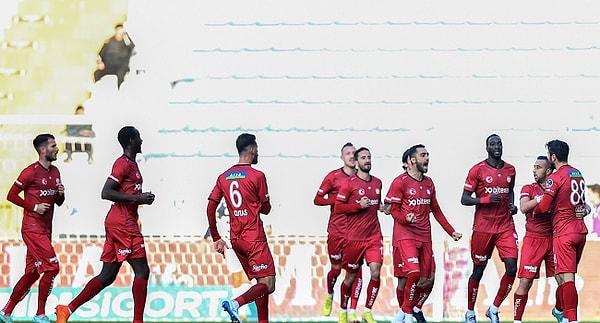 Ev sahibi Sivasspor ise son maçında deplasmanda Kasımpaşa ile karşılaştı. Kırmızı-beyazlılar maçtan 2-1'lik skorla galip ayrıldı.