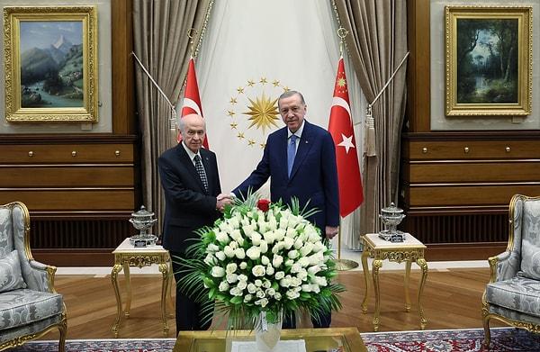 Cumhurbaşkanı Recep Tayyip Erdoğan, Cumhurbaşkanlığı Sarayı'nda MHP Genel Başkanı Devlet Bahçeli'yi kabul etti.