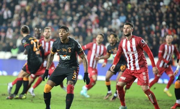 İkinci yarının başında ise Sivasspor, Ulvestad ile beraberliği yakaladı fakat gol, hakem Erkan Özdamar'ın VAR'a gitmesi sonucunda iptal edildi.