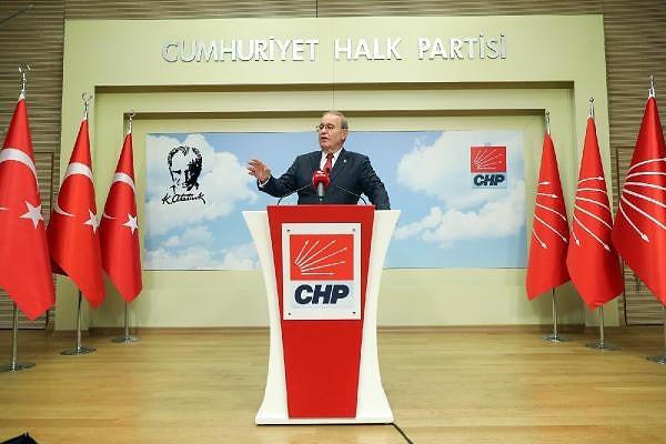 CHP'li Öztrak, parti genel merkezinde 2022 yılının son basın toplantısını düzenledi.
