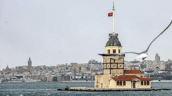 Kız Kulesi uğruna ne şarkılar ne şiirler yazıldı hatta... Salacak açıklarında konumlanan kule İstanbul'un olmazsa olmaz simgelerinden.