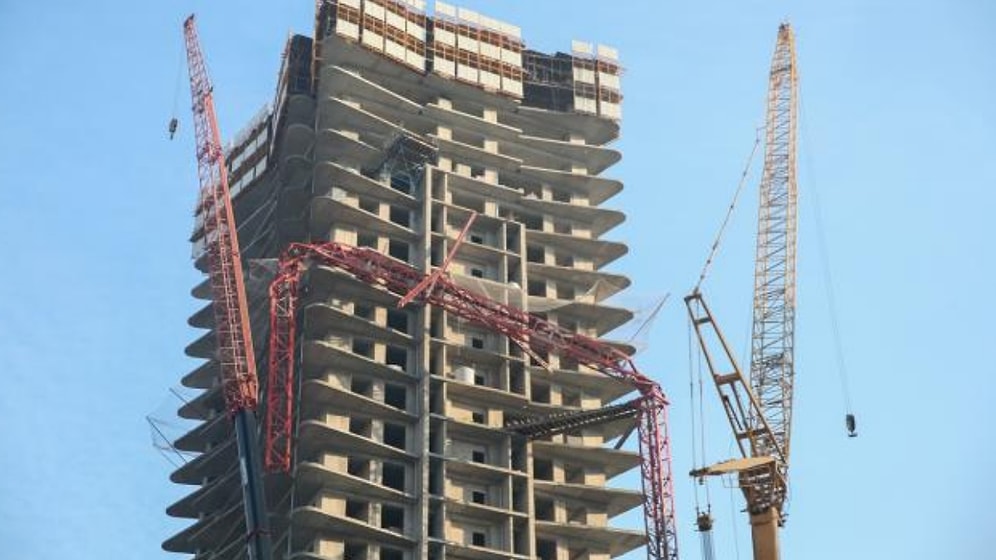 İzmir’de Vinç Faciası: İnşaat Sahibi Kaçarken Yakalanmış