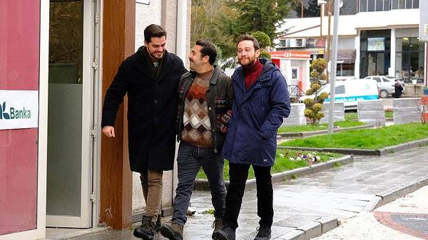 Başrollerinde Berk Atan, Ecem Özkaya, Ferdi Sancar ve Cihat Süvarioğlu gibi başarılı oyuncuların yer aldığı dizi, her hafta severek izlenmeye devam ediyor.