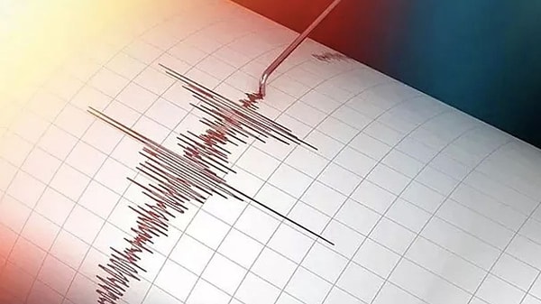 AFAD'ın internet sitesinde yer alan açıklamaya göre, saat 22.06'da merkez üssü Ege Denizi'nde, Richter ölçeğine göre yerin 8.69 kilometre derinliğinde 4.1 büyüklüğünde deprem meydana geldi.