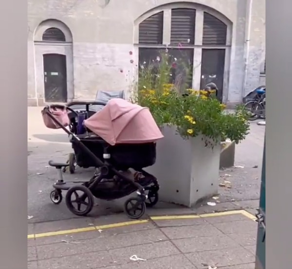 Danimarkalıların garip bir adeti var: Çocuklarını bebek arabasına koyup yaz ya da kış demeden dışarıda bırakmak.