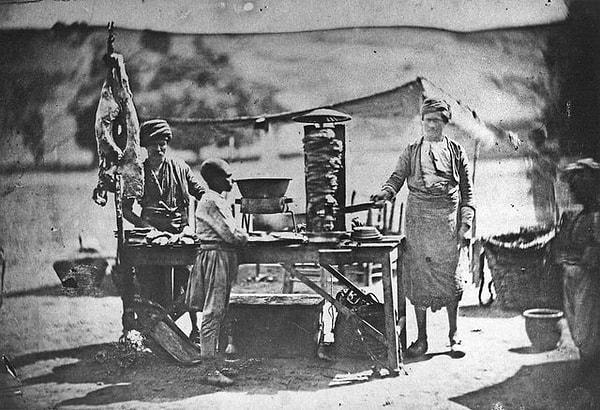 2. Osmanlı İmparatorluğu'nda 1855 yılında çekilmiş ilk döner fotoğrafı: