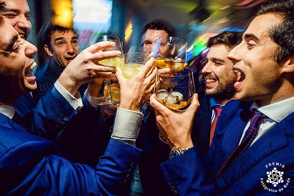 19. "Давайте произнесем тост" Фото Альберто Рамиреса (Испания)