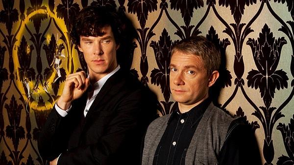 Martin Freeman ile başrolünde olduğu 2010'dan 2017'ye kadar süren ve devamı bir türlü gelmek bilmeyen Sherlock dizisisi Cumberbatch'in yer aldığı en efsane yapımlardan biriydi.