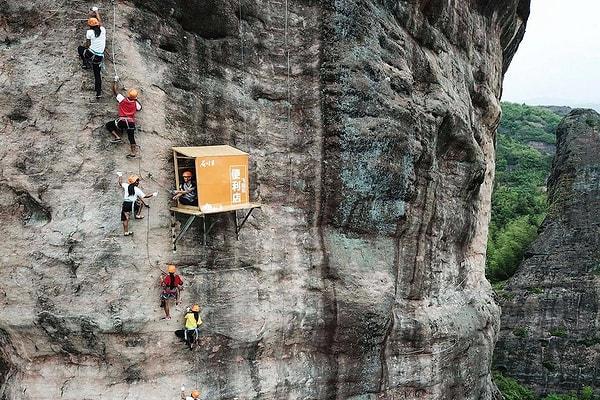 15. Çin'de kaya tırmanışçıları için açılan dükkan👇