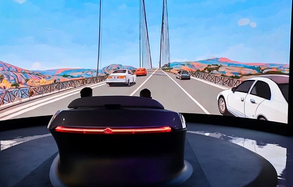 Pininfarina ile birlikte geliştirilen Beyond X'te ziyaretçiler, 15 metre uzunluğunda ve LED ekrandan oluşan bir tünele giriyor ve dairesel bir kapsülün içerisinde hayal güçleri ile dijital bir deneyim yaşıyor.