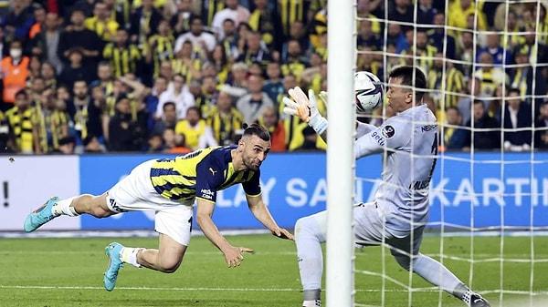 Fenerbahçe, rakibine galibiyet sayısında 52-35 üstünlük kurdu. Ligdeki 43 maç da berabere sonuçlandı.