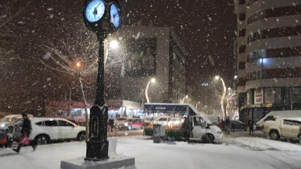Yılın İlk Kar Tatili Van'dan: Eğitime 1 Gün Ara Verildi