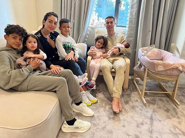 Bu görkemli karşılama sonrası Ronaldo ve ailesinin Suudi Arabistan'daki yeni hayatları ve ultra lüks yaşam standartları epey merak konusu haline geldi.